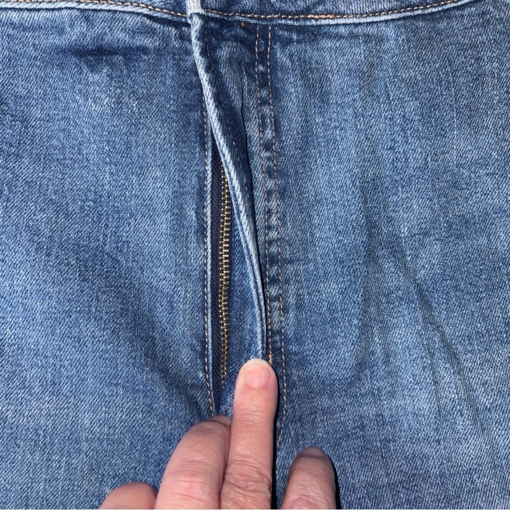 Old Navy Women's Size 26 Denim Shorts O.G. Straight Blue Regular Distressed - Picture 10 of 16